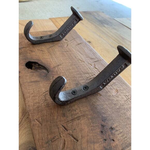 Handcrafted Rustic Farmhouse Wooden Hat Rack - 4 Hanger - Picture 4 of 6